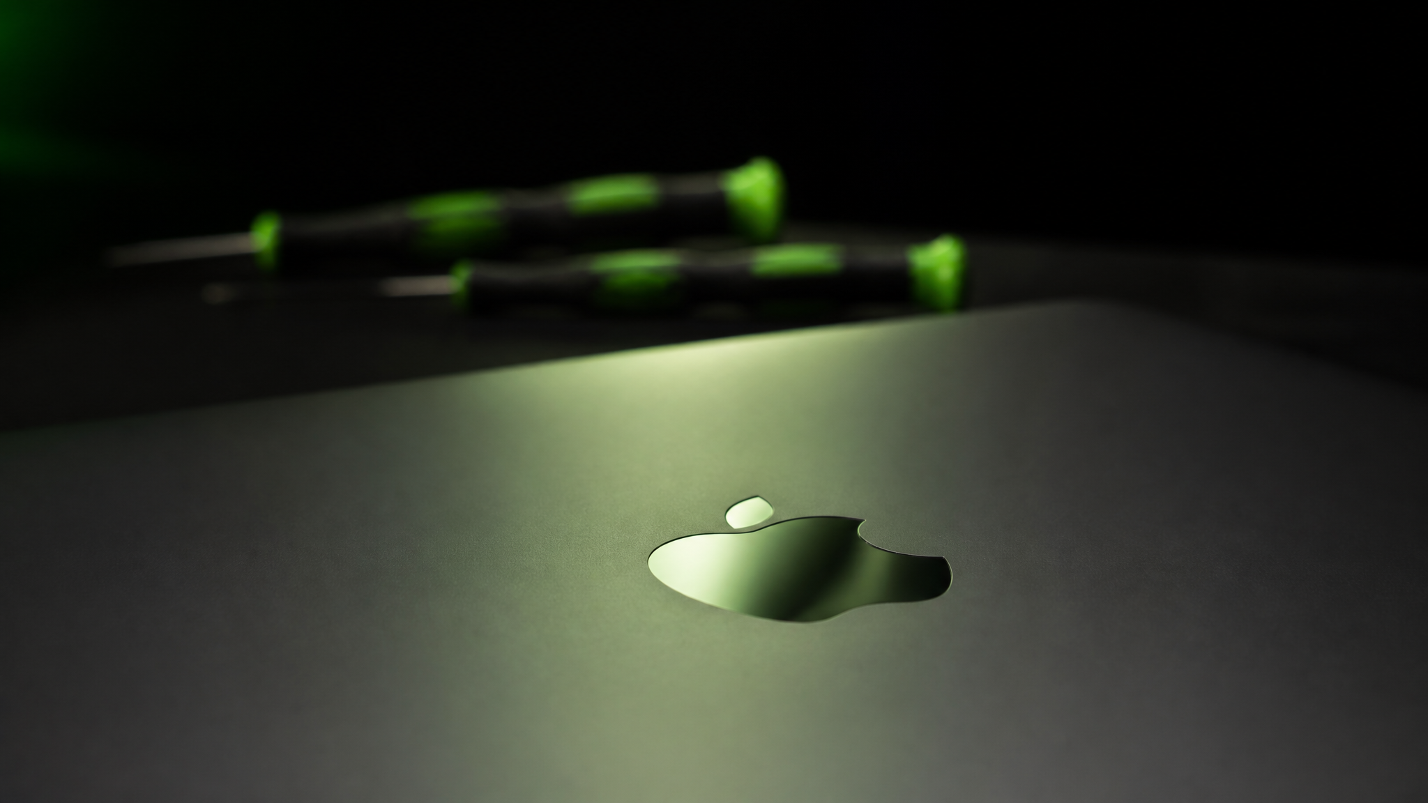 MacBook Screen Repair near Sarasota FL at WarriorMac repair shop