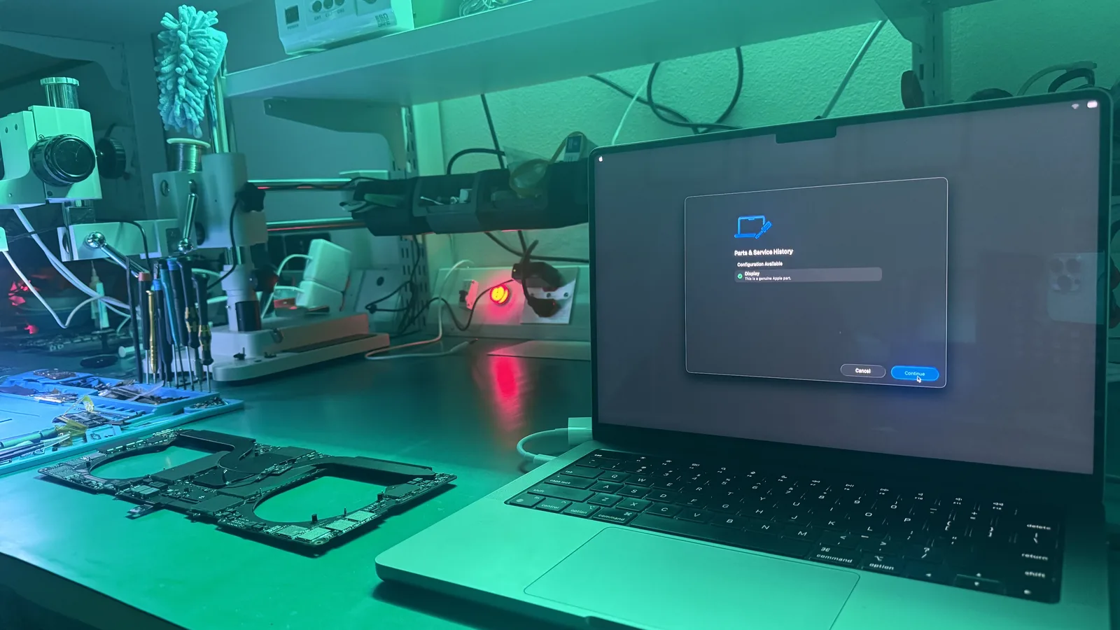 Genuine Apple OEM screen replacement for MacBook